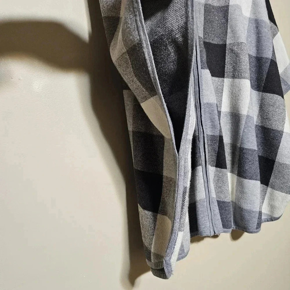 Tahari Full Zip Poncho Blanket Sweater Women's Size S/M Plaid Cardigan Full Zip - Picture 5 of 8